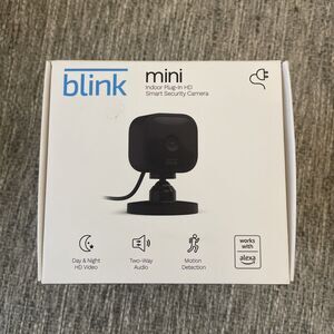 Blink Mini Indoor Plug-in HD Smart Security Camera Black  *New In Box*
